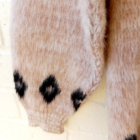 ALPACA Fair Isle Sweater in Tan with Black Aztec design. - Picture 6 of 6